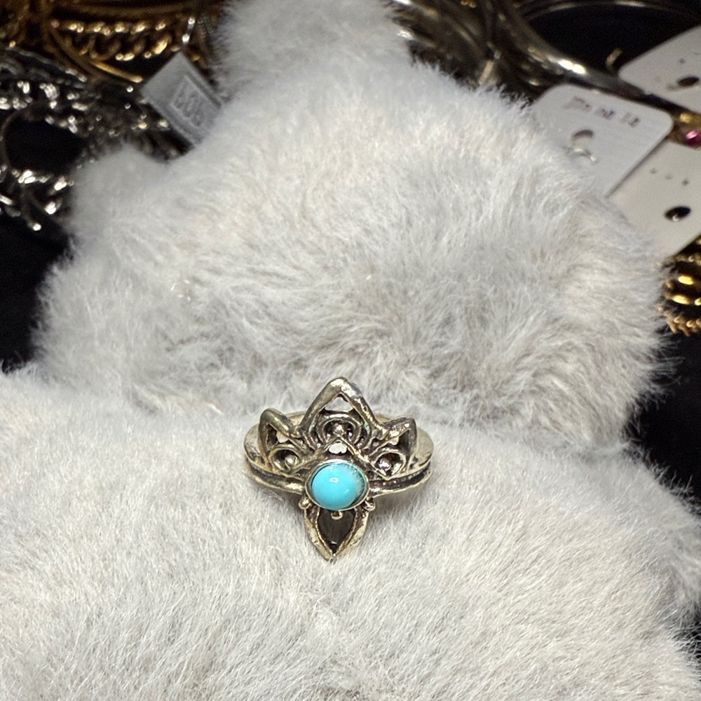 Elegant Silver and Turquoise Ring